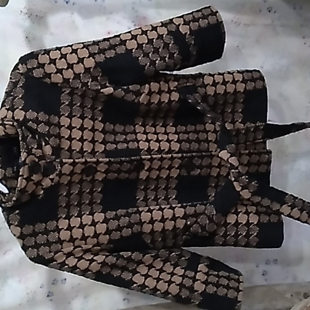 Fall belted peacoat textured black and taupy brown colourway in block pattern. 8